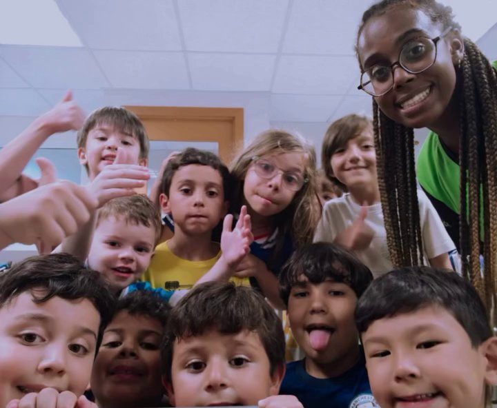 Crian&ccedil;as de 4 a 7 anos na recrea&ccedil;&atilde;o Tio Ninja